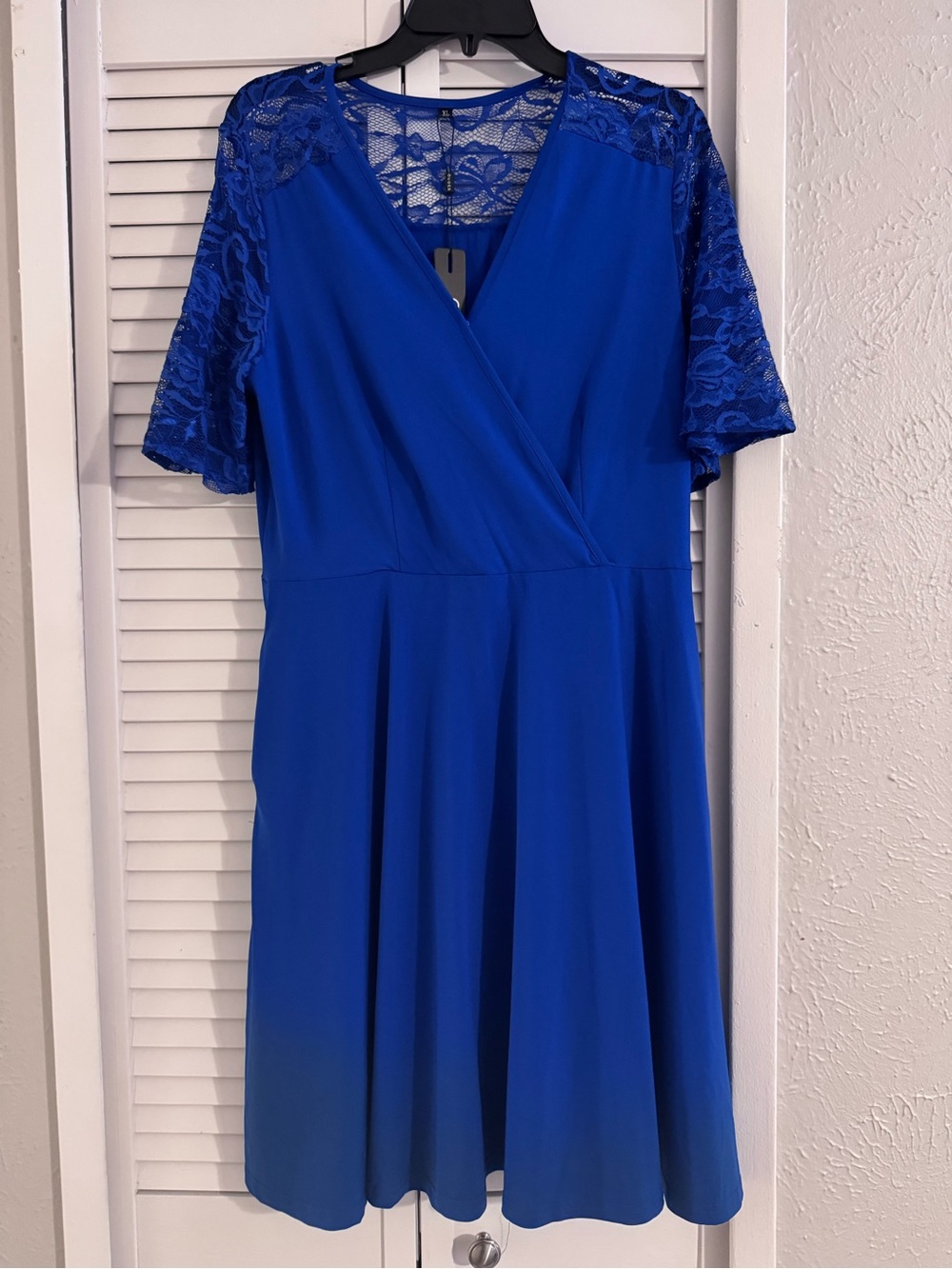 Elegant Lace-Sleeve Wrap Midi Dress in Royal Blue